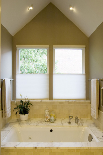 WINDOW TREATMENT IDEAS FOR BATHROOMS in Bathroom